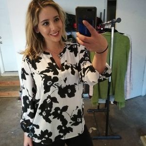 Daniel Rainn Koda white & black floral top